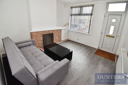 2 bedroom House To Let Total Size: 684 SQ FT - Photo 2