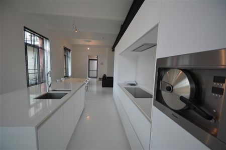 Luxueus gemeubeld appartement op wandelafstand van station. - Photo 2