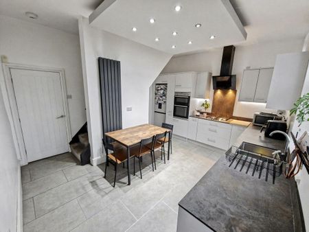 2 bedroom terraced house to rent - Photo 2