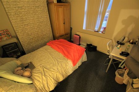 Mayville Avenue, Hyde Park, LS6 1NQ, Leeds - Photo 2