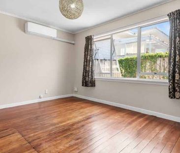 4 Bedroom House in Glen Eden - Photo 2