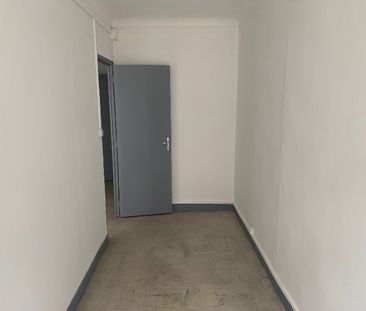 Appartement 3 pièces 73m2 MARSEILLE 1ER 725 euros - Photo 1