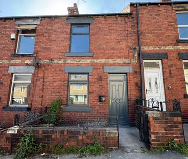 Newly Renovated 2-Bed Terrace in Hoyland – Perfect for Long-Term Let! - Photo 3