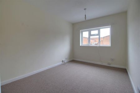 Court Road, Brockworth, Gloucester - Photo 4
