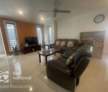 Modern, Neat & Tidy Family Home - Photo 2