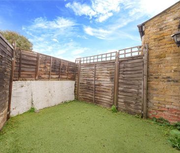 4 bedroom terraced house to rent - Photo 3