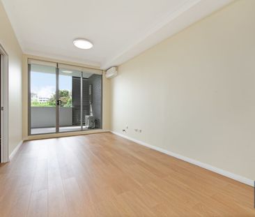 Fresh, Bright & Modern 1-Bedroom Apartment - Photo 5