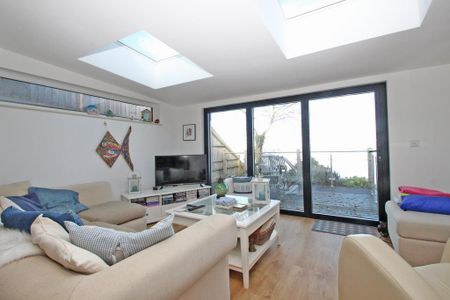 3 bedroom detached house to rent - Photo 2