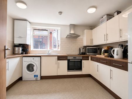 Furnished Double Room, West Wycombe Road, High Wycombe, Buckinghamshire, HP12 3AF - Photo 3