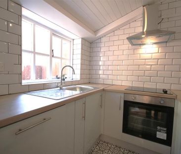 2 bedroom terraced house to rent - Photo 2