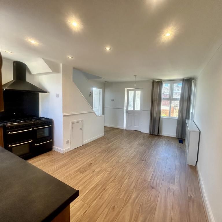 3 bedroom terraced house to rent - Photo 1