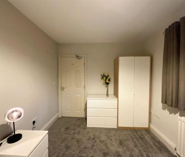 Room 3, Beckett Road, DN2 - Photo 3