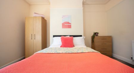 47 Headingley Avenue, Headingley, Leeds, LS6 3ER - Photo 2