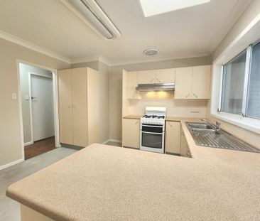 Large Living! - Photo 2