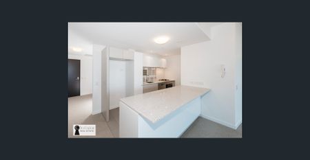 Top Foor - Modern Apartment - Great Location - Photo 4