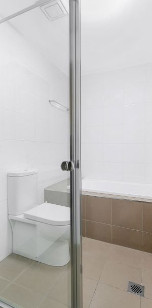 2-bedroom unit - prime location - Photo 1