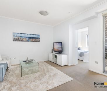 Stunning, Light-Filled Second-Floor Apartment in Prime Turramurra - Photo 3
