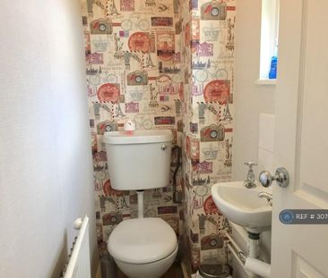 3 bedroom semi-detached house to rent - Photo 4