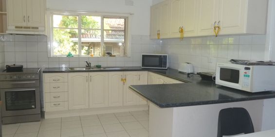 Single room in rooming house - Photo 3