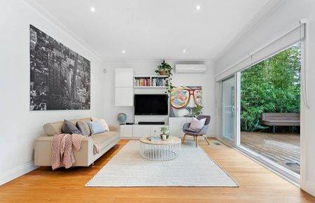 77 Burrindi Road, Caulfield South VIC 3162 - House For Rent | Domain - Photo 2