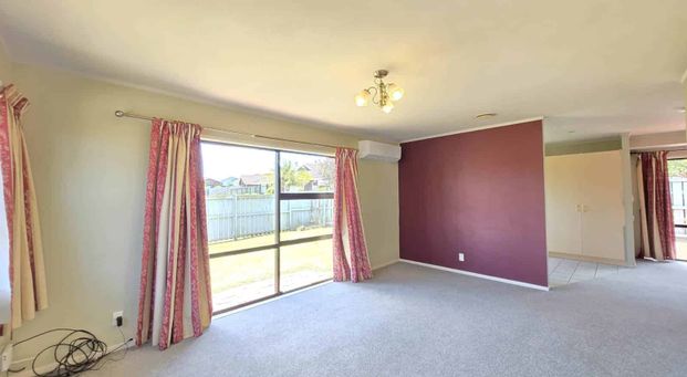 3-Bed Home with Private Garden & Garage - Photo 1