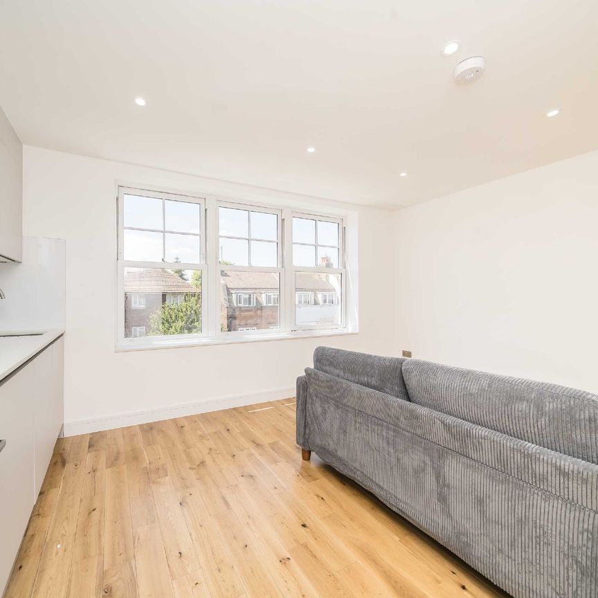 Kingsley Road, Haydon's Road, SW19, London - Photo 1