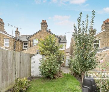 2 bedroom end of terrace house to rent - Photo 4