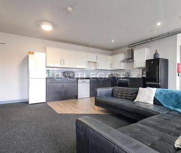 1 bedroom in a flat share to rent - Photo 1