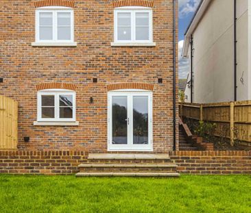 3 bed Semi Detached for rent - Photo 2