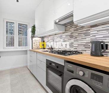 Jasne mieszkanie w świetnej lokalizacji — od zaraz - Photo 2