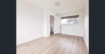 Spacious 6-Bedroom House, 8km to Adelaide CBD - Photo 2