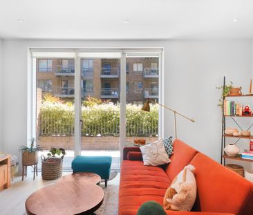 High Street, London, N8 - Photo 3