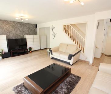 Tresillian Way, Woking, Surrey, GU21 - Photo 5