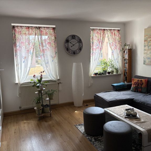 Wohlfühlen leicht gemacht: helle Räume und eine einladende Atmosphäre machen diese 2-Zimmer-Wohnung mit offener Küche zu einem schönen Zuhause in ruhiger Grünlage - ab Dezember verfügbar! - Foto 1
