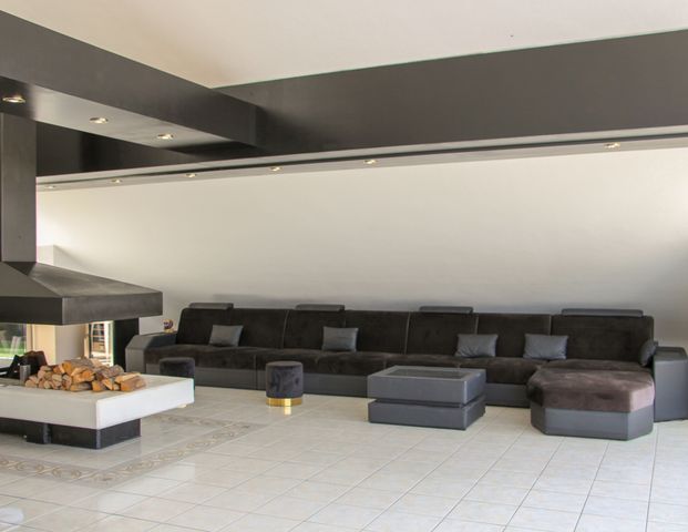 Luxus Penthousewohnung mit Dachterrasse und Garage in Hürth-Sielsdorf - Photo 1