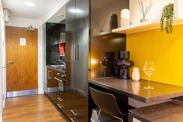 Studio to rent - Photo 1
