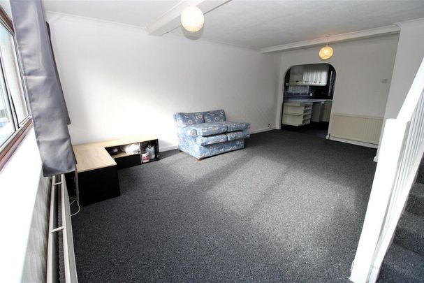 3 bedroom end of terrace house to rent - Photo 1