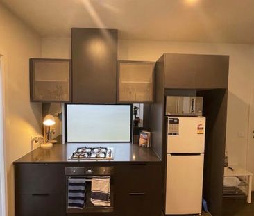 Avondale Heights - Photo 6