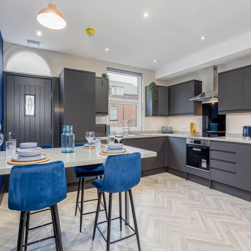 Barton Grove (Room 4), Holbeck, Leeds - Photo 1