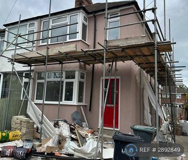3 bedroom semi-detached house to rent - Photo 6
