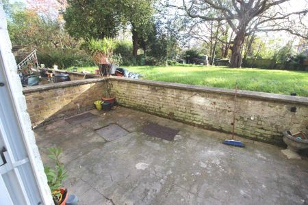 Price £1,250 pcm - Available Now - Unfurnished - Photo 5
