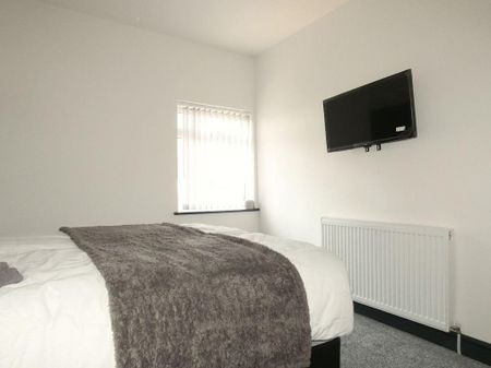 1 bedroom in a house share to rent - Photo 3