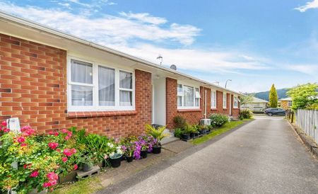 Charming 2BR Unit in the heart of Upper Hutt! - Photo 4