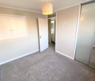 2 bedroom end of terrace house to rent - Photo 2