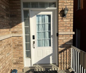 For Lease - 39 Palm Tree Road, Brampton, Ontario - Photo 4