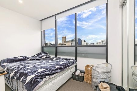 GREAT LOCATION WITH STYLISH, MODERN AND FURNISHED APARTMENT IN EXCEPTIONAL LIFESTYLE. - Photo 2