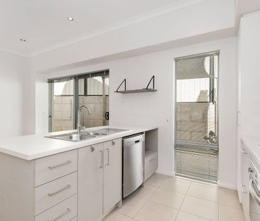 Modern Townhouse Living in Clarkson - Photo 5