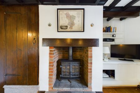 2 bedroom semi-detached to let - Photo 2