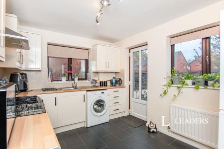 2 bedroom terraced house to rent - Photo 4