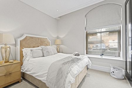3 Bed Flat, Chamber Park Hill, SW20 - Photo 5